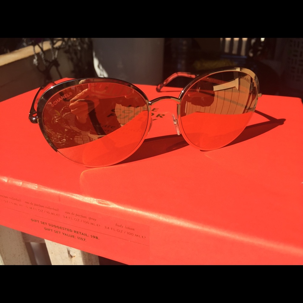 Chanel sunglasses 🕶 18 k gold lenses - Picture 3 of 8